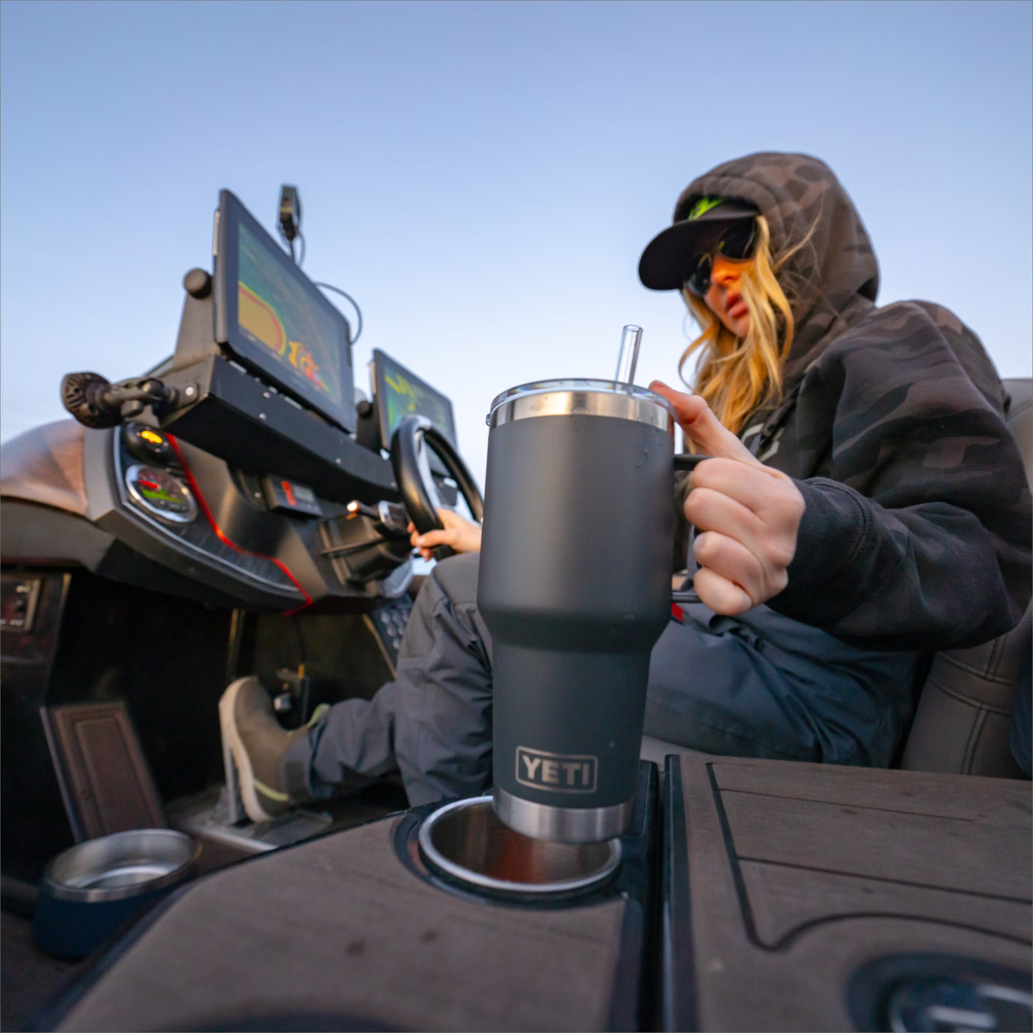 RAMBLER 35 OZ STRAW MUG - Charcoal