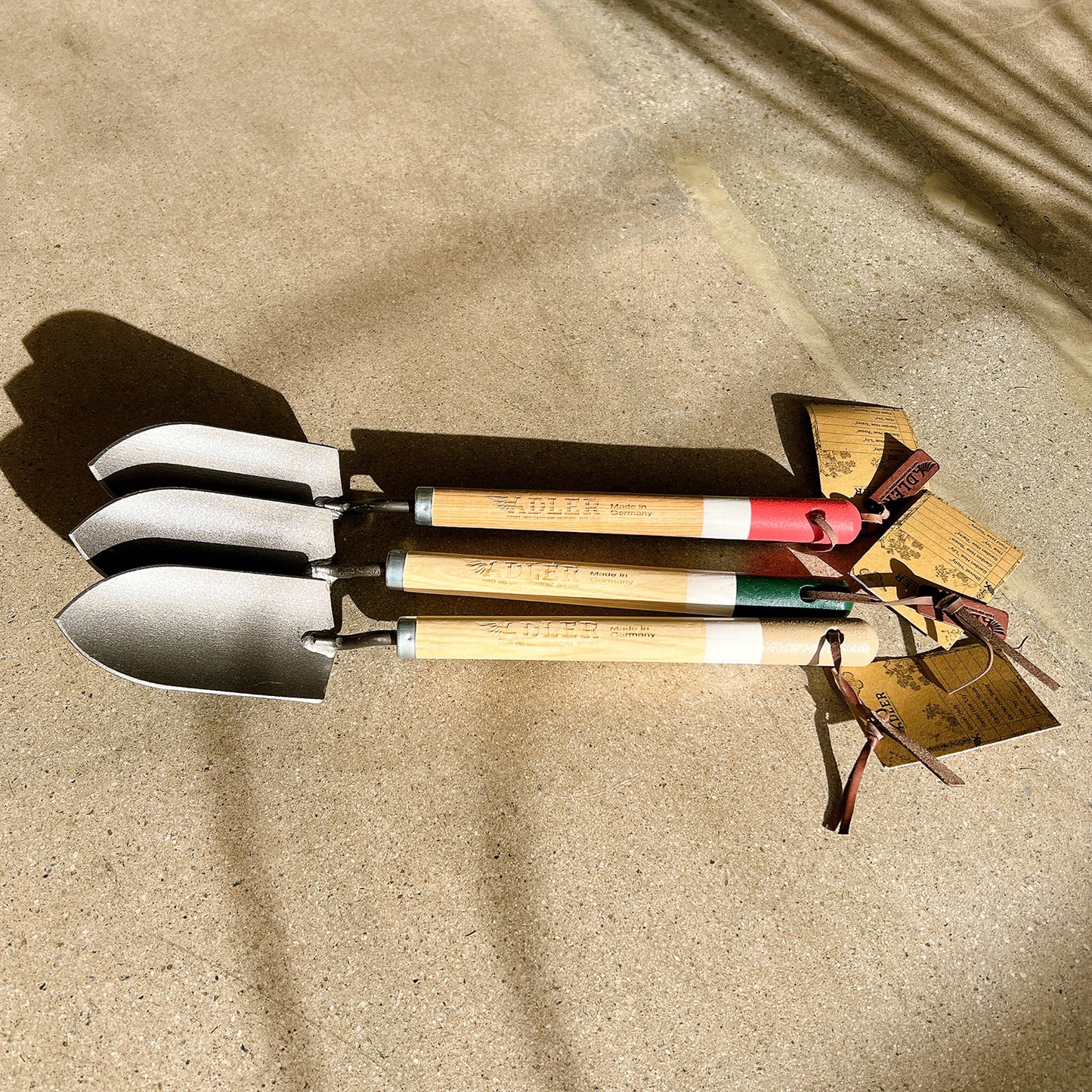 The Holly Garden Shovel - Mocha